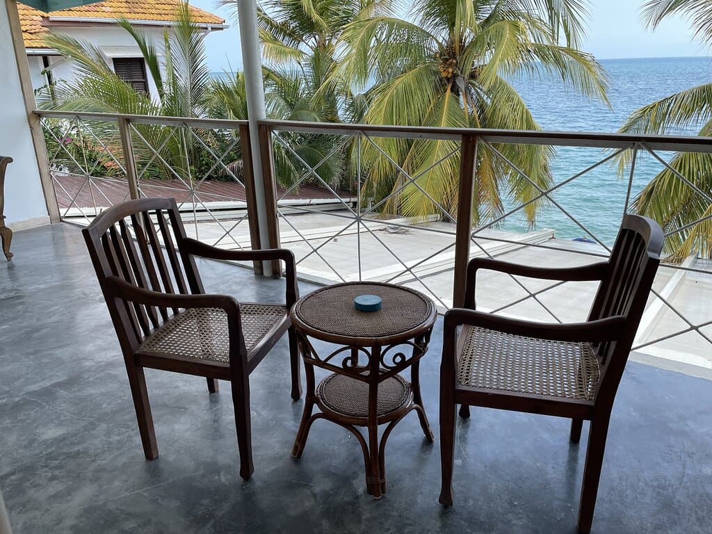 Accommodation above the cafe overlooking the beach