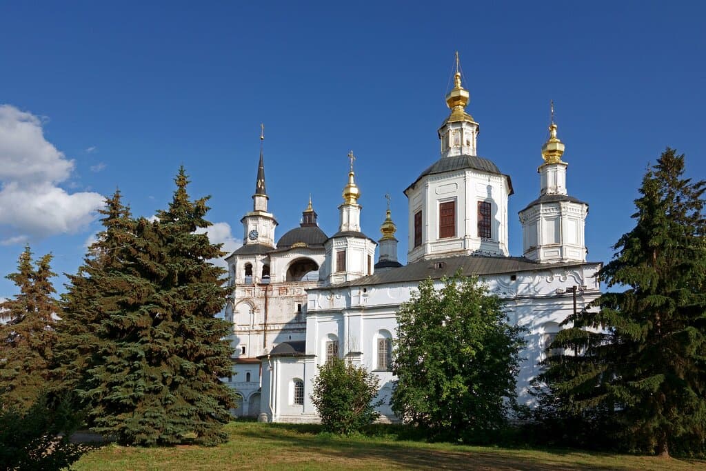 вид со стороны сквера