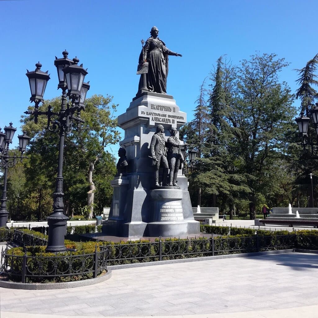 Симферополь. Парк "Екатерининский сад". Памятник императрице