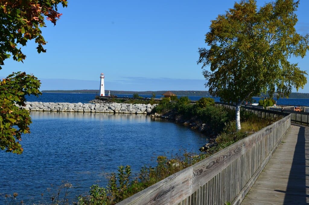 nice lighthouse at the end of Huron Boardwalk