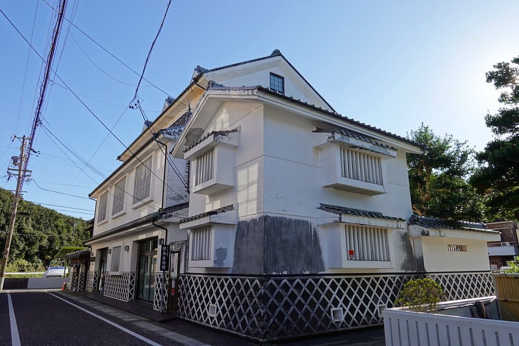 志摩市・小さな蔵の賢島美術館