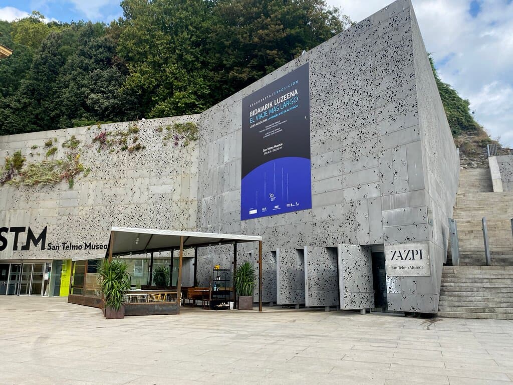 Terraza del restaurante Zazpi STM