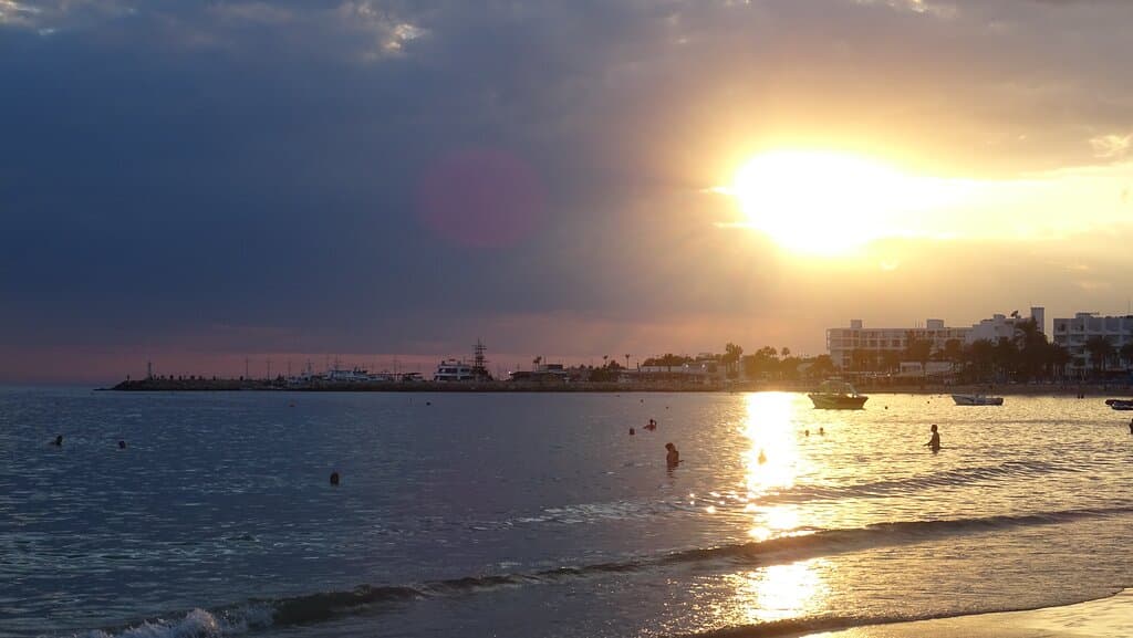Айя-Напа, пляж Пентаху (Πανταχού, Pantachou Beach). Октябрь 2021 года