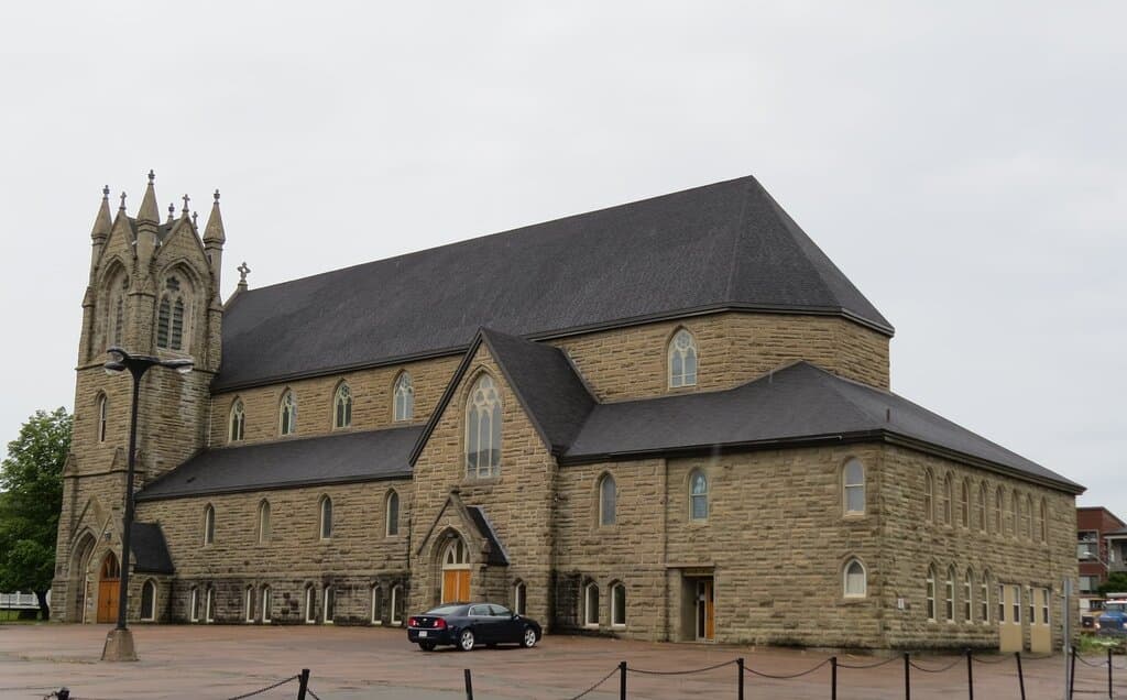 Église Saint-Bernard (catholique) à Moncton, Nouveau-Brunswick, Canada (septembre 2021)