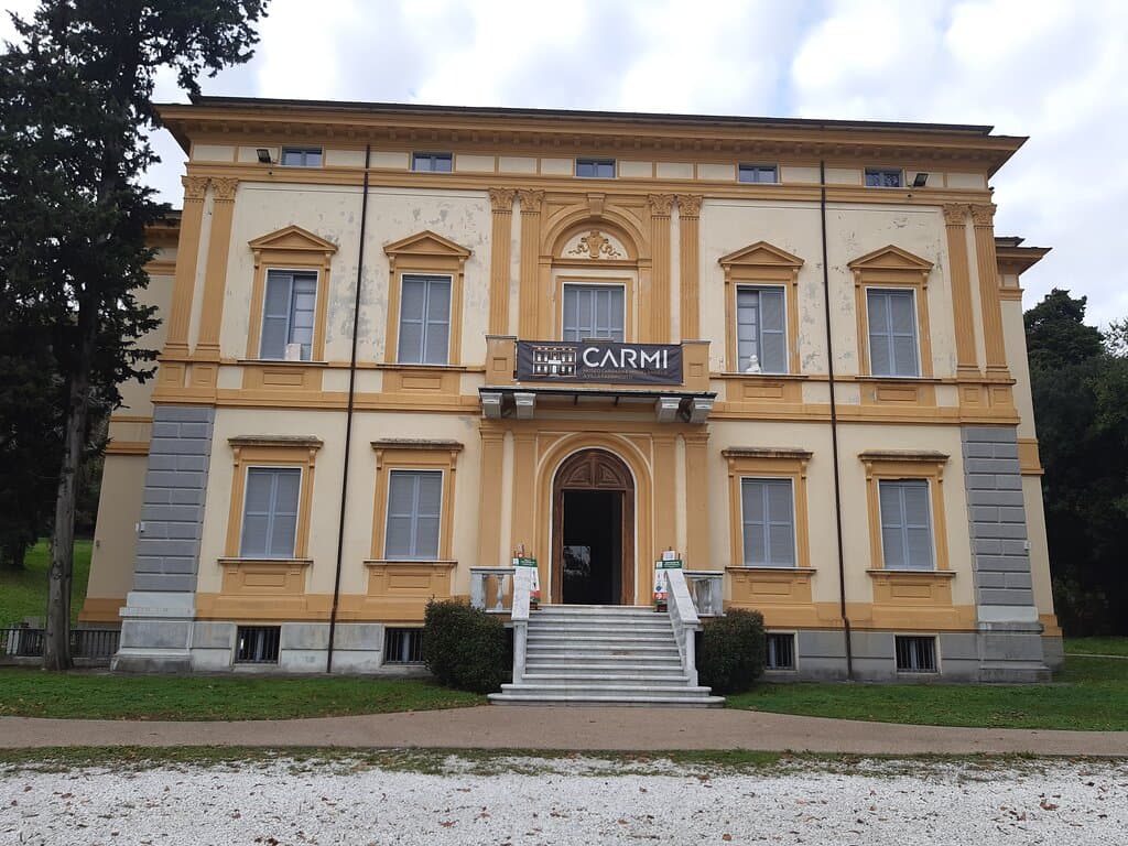 facciata Villa Fabbricotti - Carrara - Sede Museo CARMI