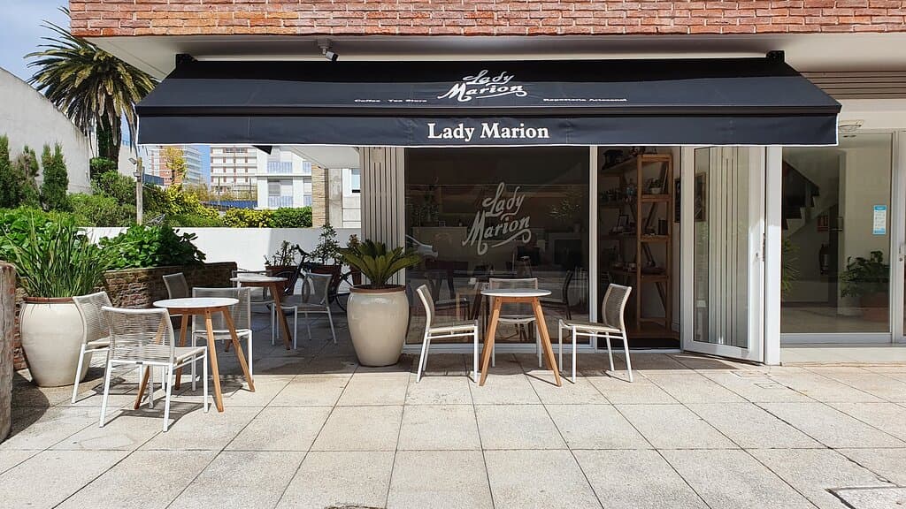 Nuevo local en la Península, calle 28 entre la 20 y la 18. Los esperamos.