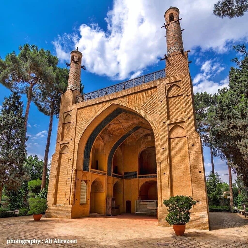 Monar Jonban (meaning shaking minarets) is An #ancient building, including a domed roof, plus two minarets that were later added to it, was built on the shrine of a mystic named Sufi Amu Abdollah Soqla in the eighth century AH. The building contains two 17-meter minarets, and its extraordinary feature is that by shaking one of the minarets, not only the other one but also the whole building moves.