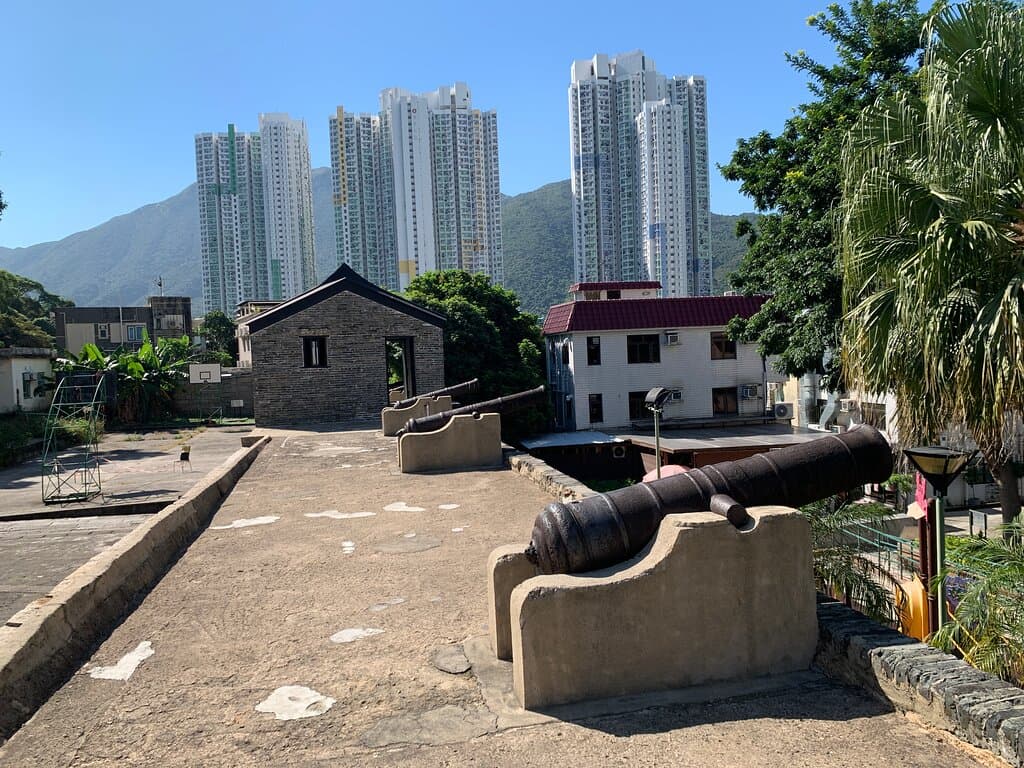 Tung Chung Fort  - cannons