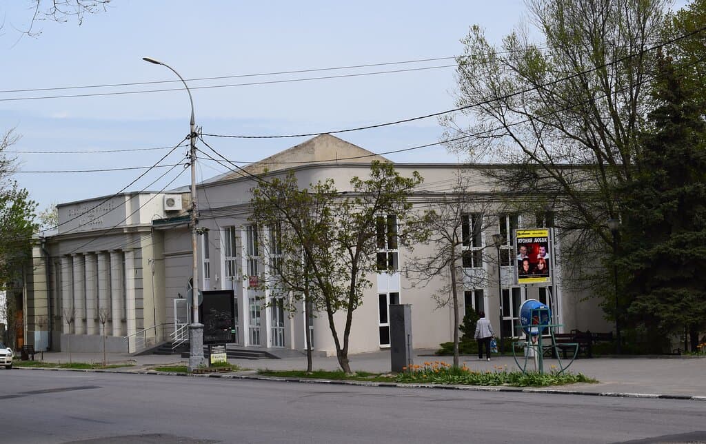 Здание центральной библиотеки имени Чехова