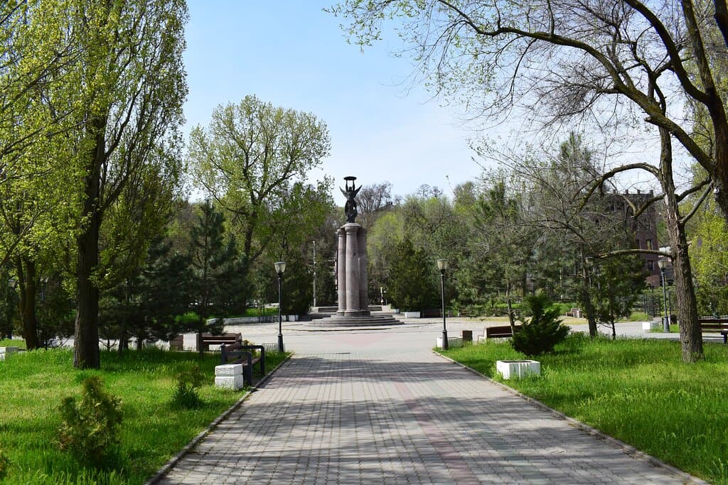 Монумент в честь 300-летия Таганрога