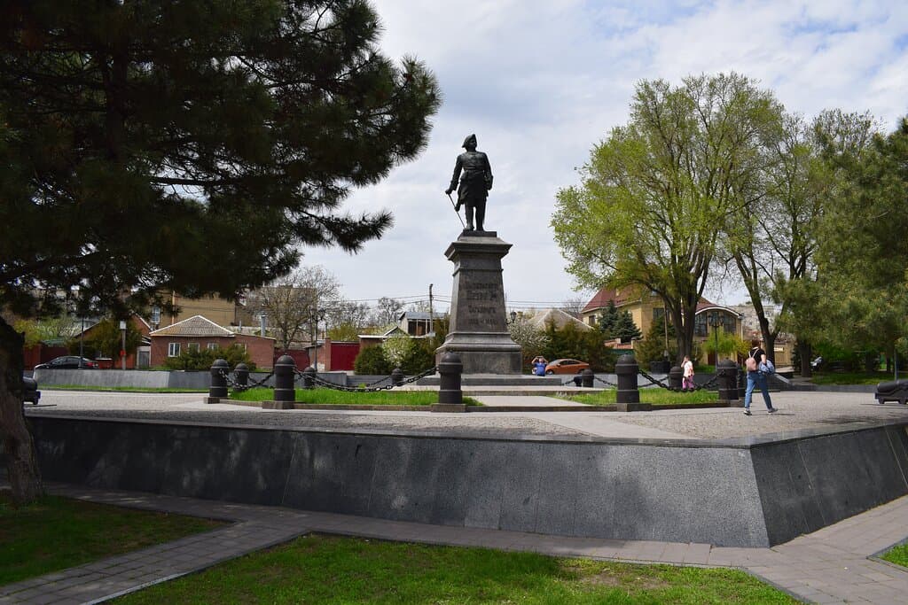 Памятник Петру I