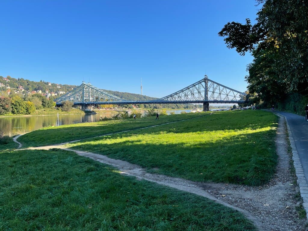 Blick zur Brücke