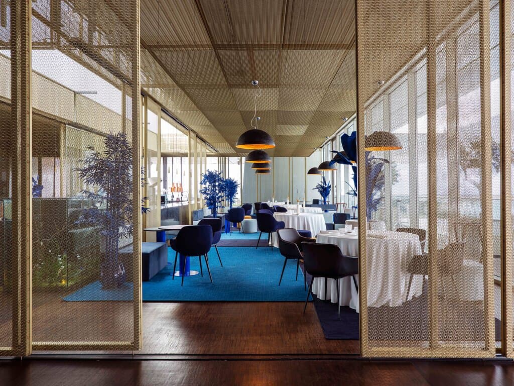 Bienvenidos a La Sucursal restaurante. Edificio Veles e Vents Valencia. www.veleseventsvalencia.es