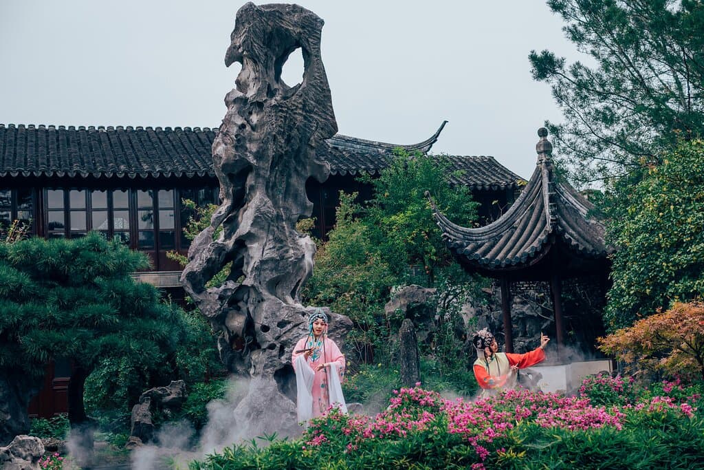 不到园林怎知春色如许。一曲牡丹亭中的游园，令多少游客驻足留恋。