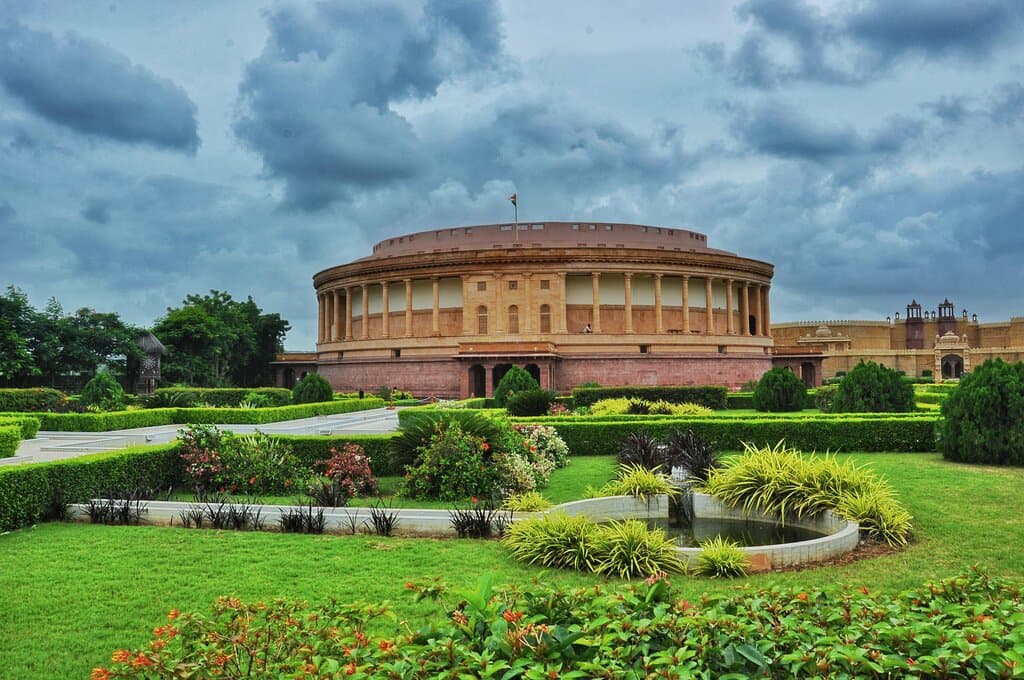 Vande Mataram Memorial India’s very first 4-D Memorial where you can relive the entire journey of Indian Independence in life-like 4-D technology. Journey to Independence from British rule, right from the revolt of 1857 till our freedom in 1947.  Vande Mataram Memorial at Bhujodi Village in the Bhuj region of Gujarat, comprising of a Parliament Building, India Gate, Yellow Fort and open grounds for all to enjoy.