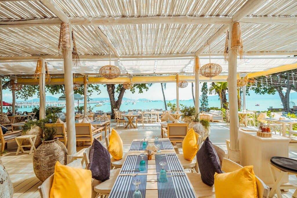 Tropical ocean views combined with sustainable Mediterranean design meld together
beautifully to bring you a relaxed, ethereal experience found nowhere else in Phuket.