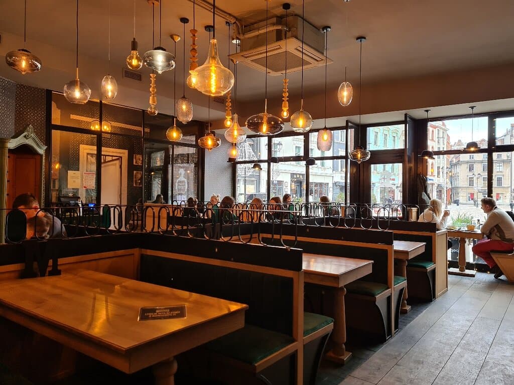 Manekin Toruń Rynek Staromiejski Naleśnikarnia