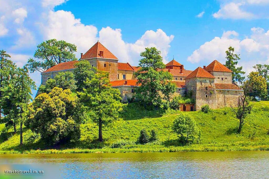 Свірзький замок,  замок в Україні, розташований у селі Свірж Перемишлянського району Львівської області