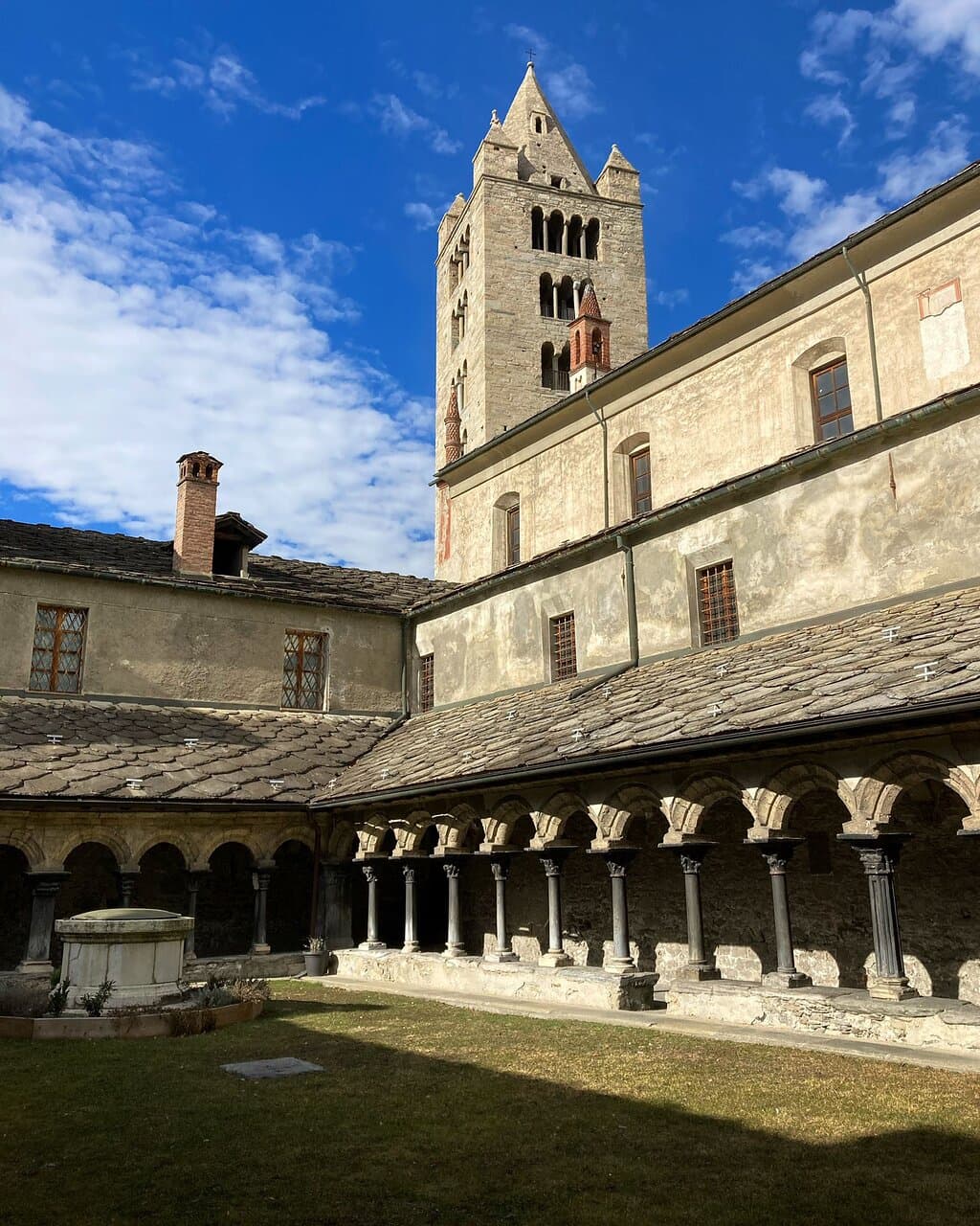 Quanta bellezza, nascosta ai più, abbiamo scoperto grazie alla visita guidata con il bravissimo Maurizio, da non perdere! 7 euro, 1 ora e 1/4 magnificamente vissuta..