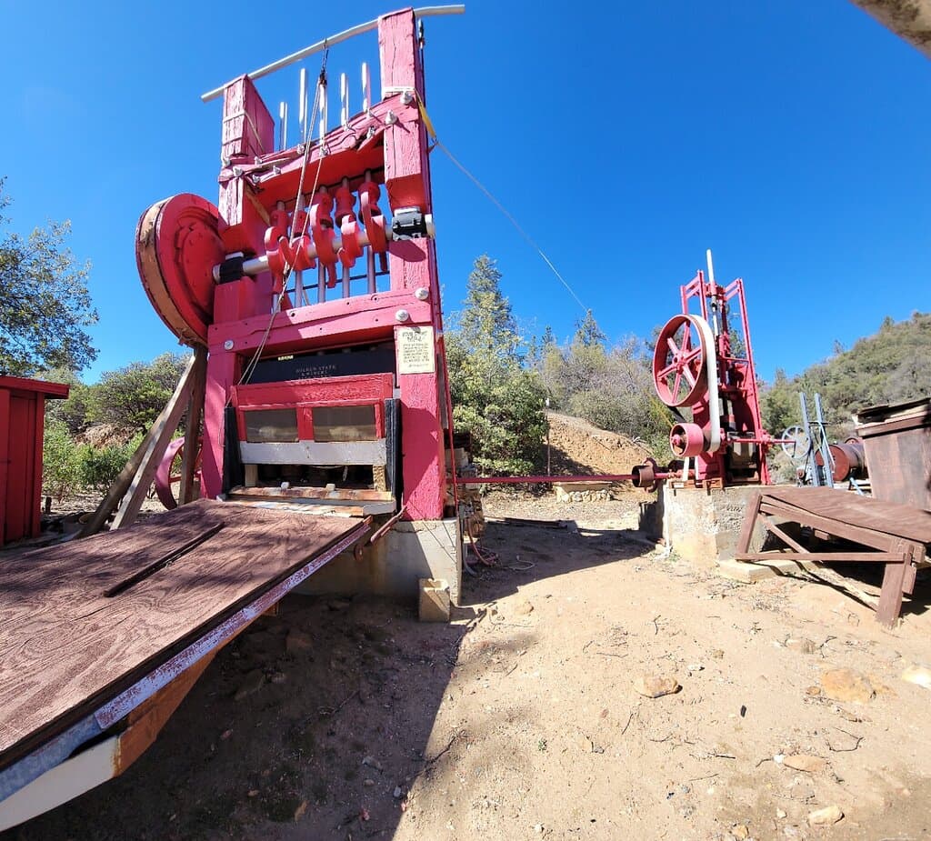 Gold milling and extraction machines