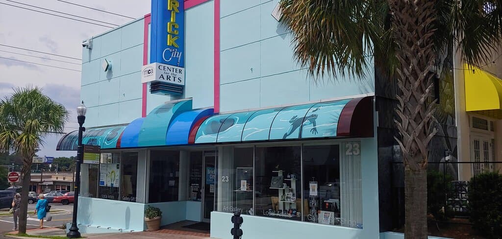 Brick City Center for the Arts is located in historic downtown Ocala. Gallery exhibits rotate every month. Visitors will enjoy local art and a gift shop. 