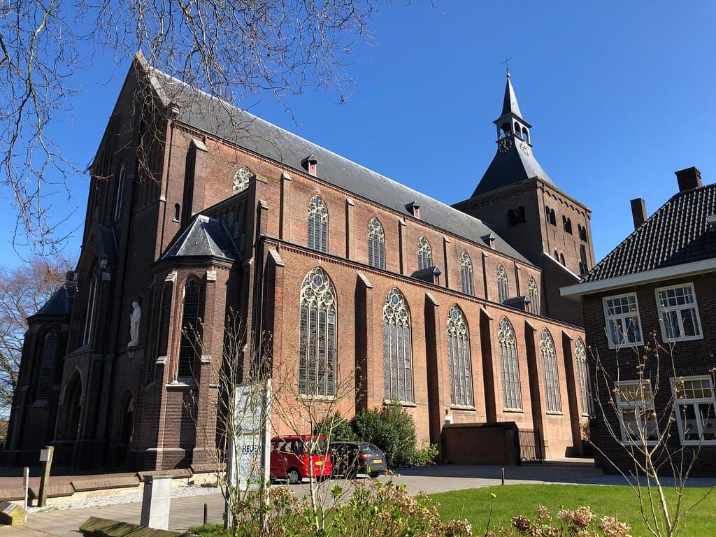 Buitenkant kerk
