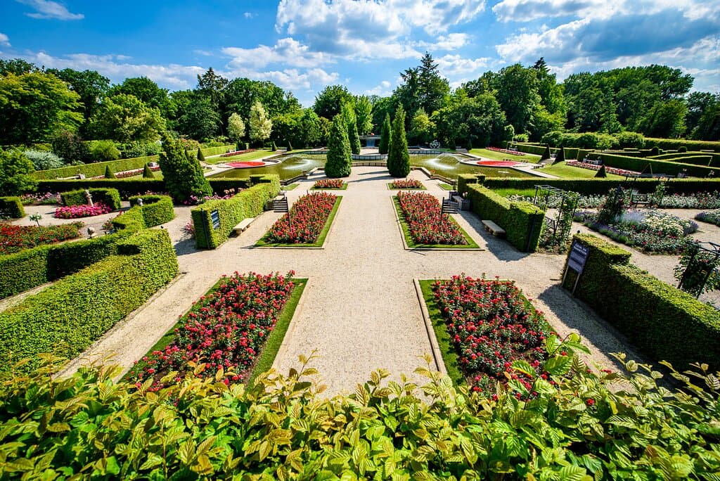 Het barokke Rosarium in bloemen- en plantenpark Kasteeltuinen Arcen