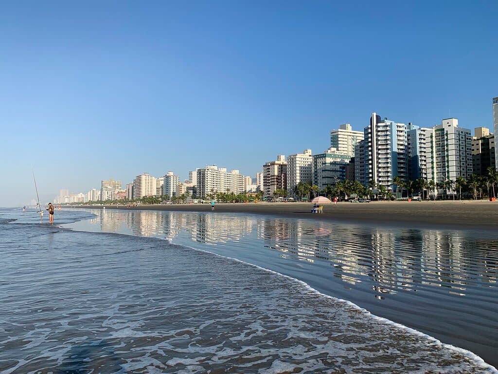Praia de Tupi está muito bonita e melhor a cada dia. Os quiosques foram substituídos por restaurantes com padrão muito superior aos quiosques que tinham antes, muito bonitos e agradáveis. Vale a pena passar um final de semana ou mais dias.