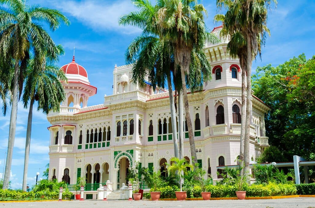 Fachada del Palacio. Tarde de primavera.