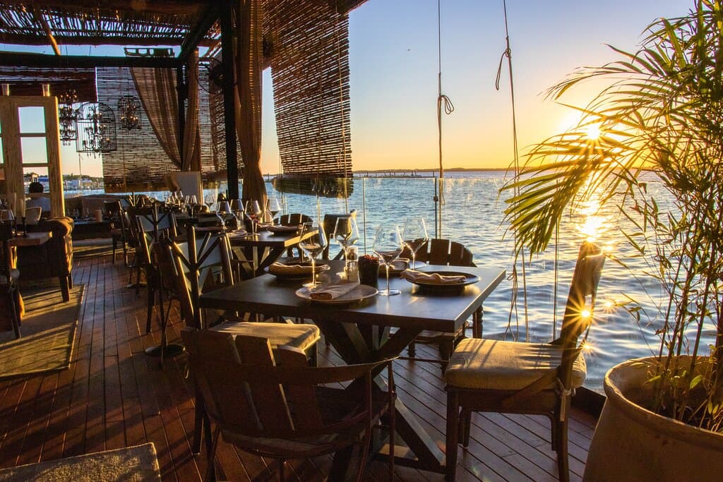 Experience a casual-elegant evening with breathtaking views of the Nichupté Lagoon at Parole Cancun. Our stunning setting, perfect for a romantic dinner or a special occasion, makes us one of the best restaurants in Cancun.