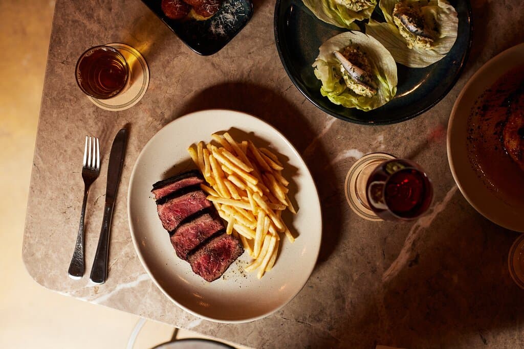 STEAK FRITTES (250g) shoestring fries, green peppercorn gravy