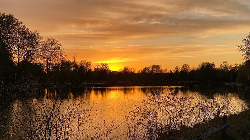 Bobcaygeon  - Park on River Park Drive!