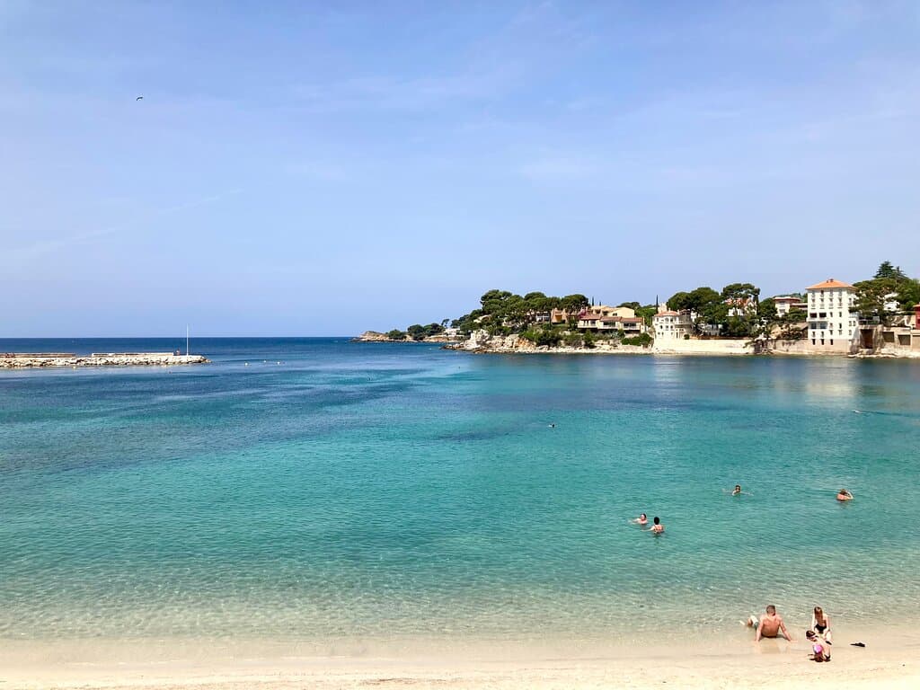 Un petit coin de paradis à deux pas du centre-ville : la plage de Renécros 