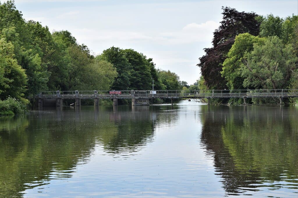 One of the weirs at Penton Hook Island