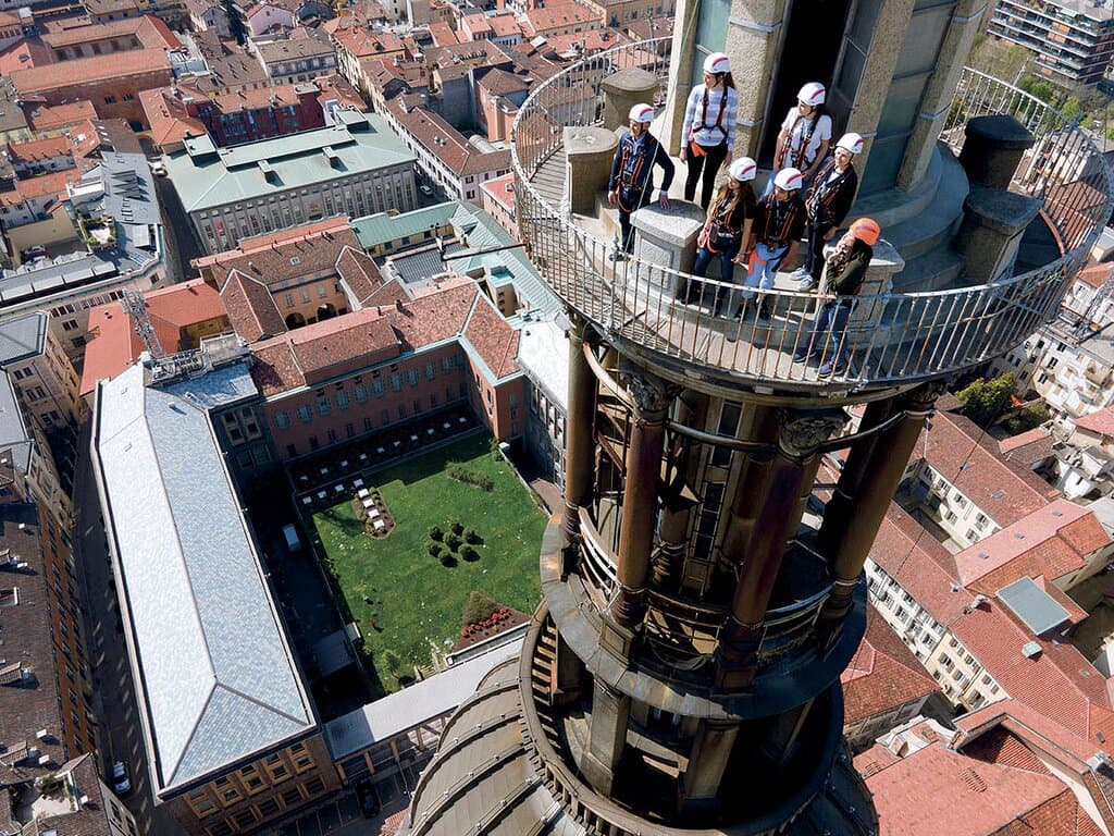 Visitatori sulla guglia della Basilica di San Gaudenzio
