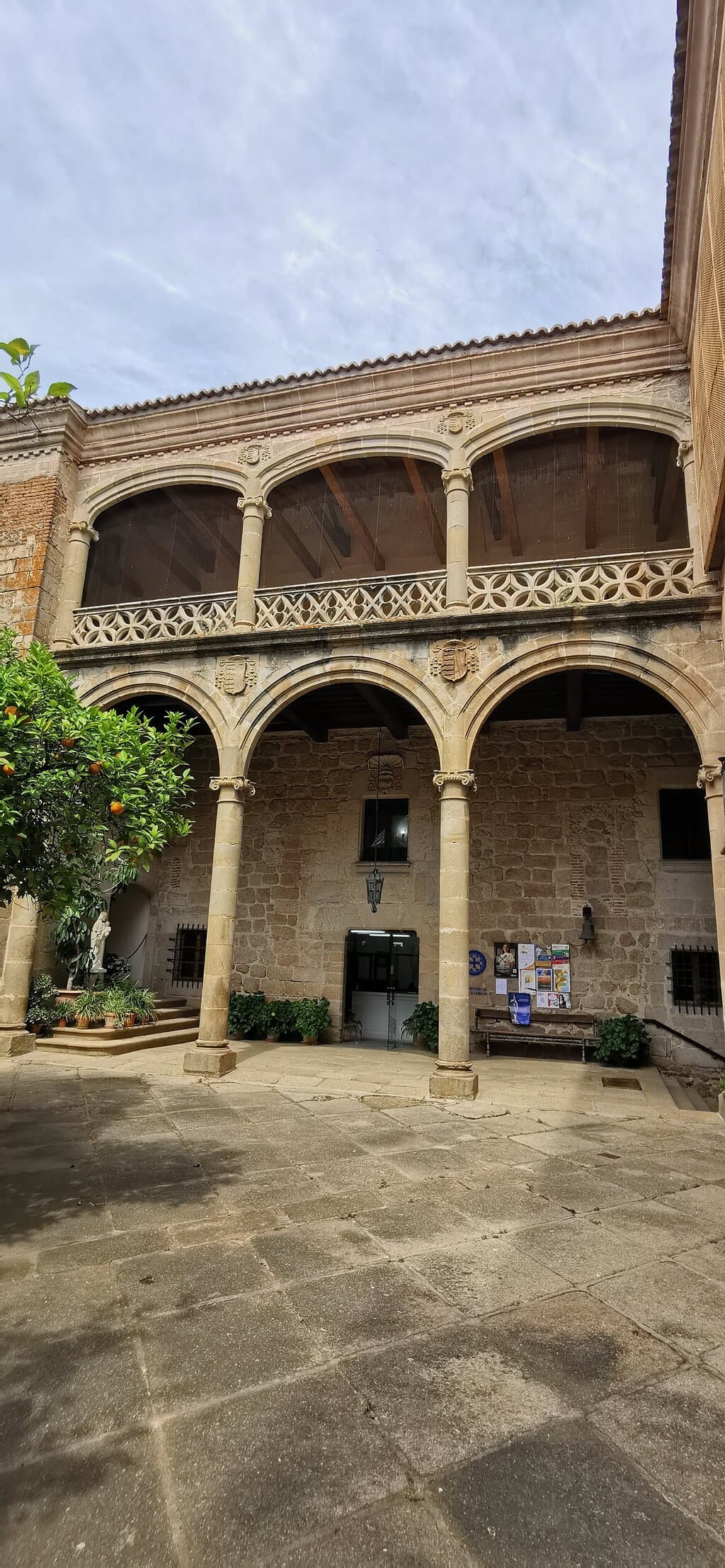 Patio del Palacio Episcopal.