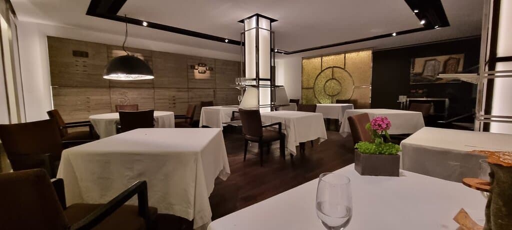 Tasting menu plus dining room