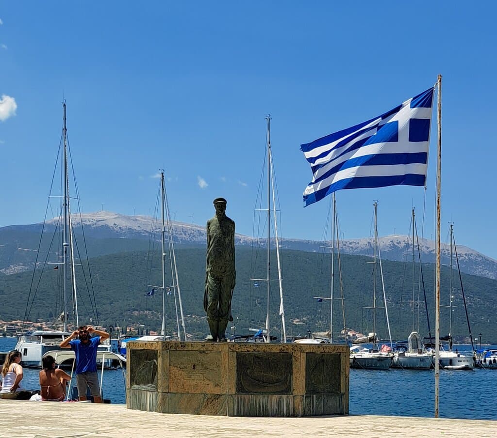 Woodley Island Marina and Fishermen's Memorial