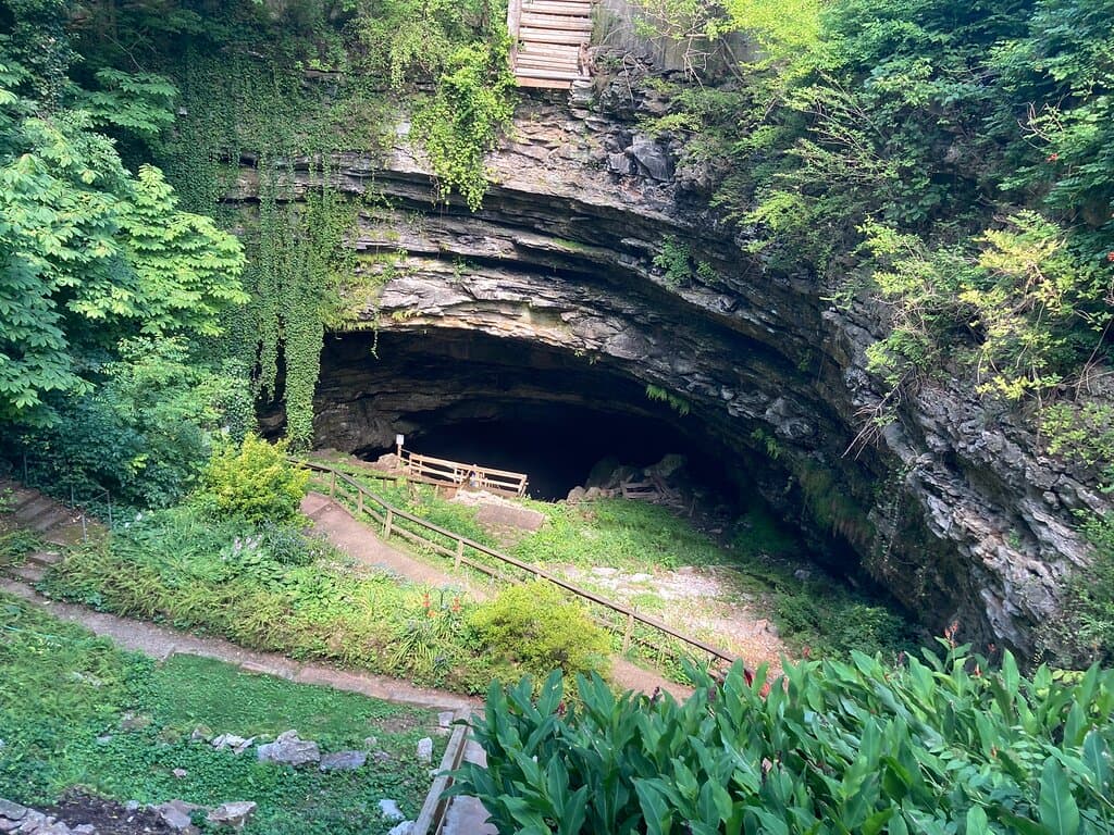 Hidden River Cave and American Cave Museum