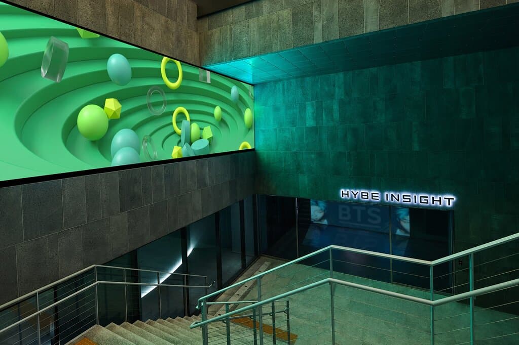 HYBE INSIGHT Official