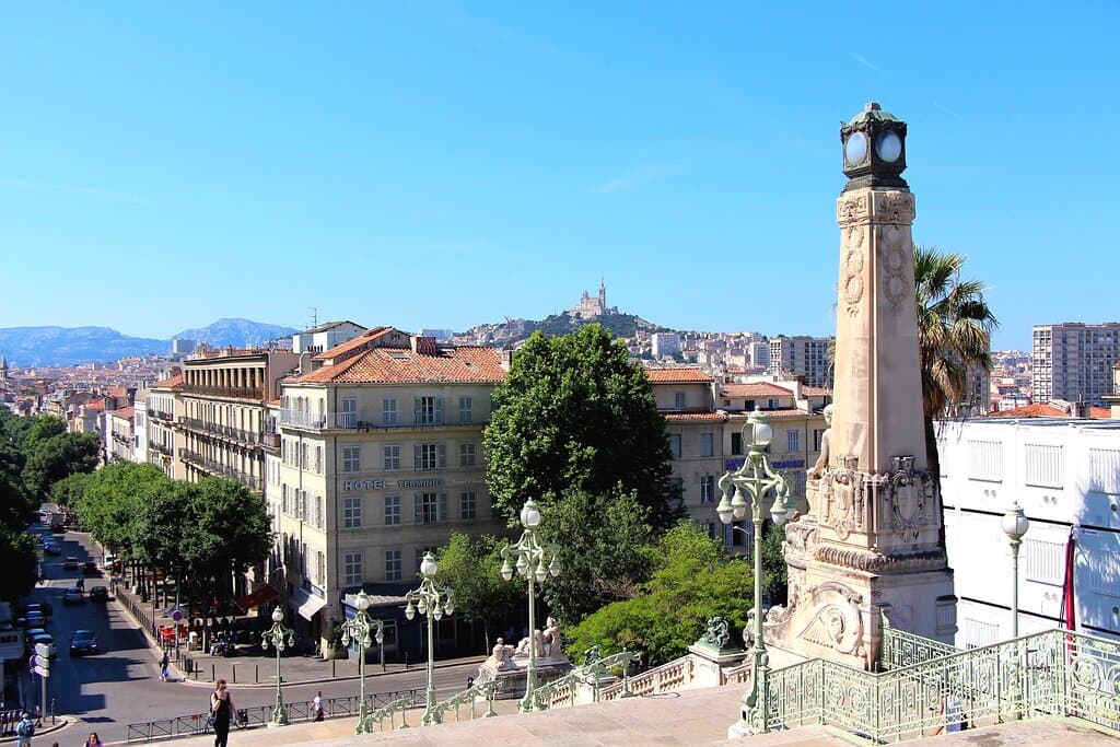 Gare Saint Charles , vue sur Marseille à partir de la Terrasse //Gare Saint Charles, view of Marseille from the Terrace