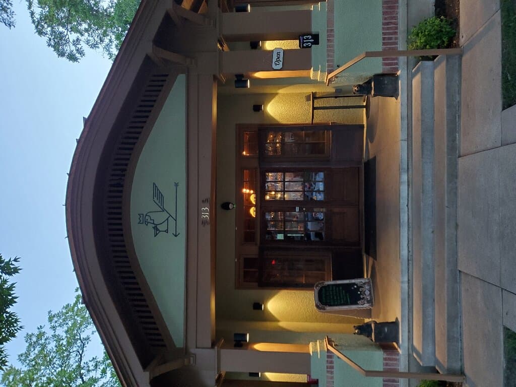 Chase's Place Cocktails + Kitchen