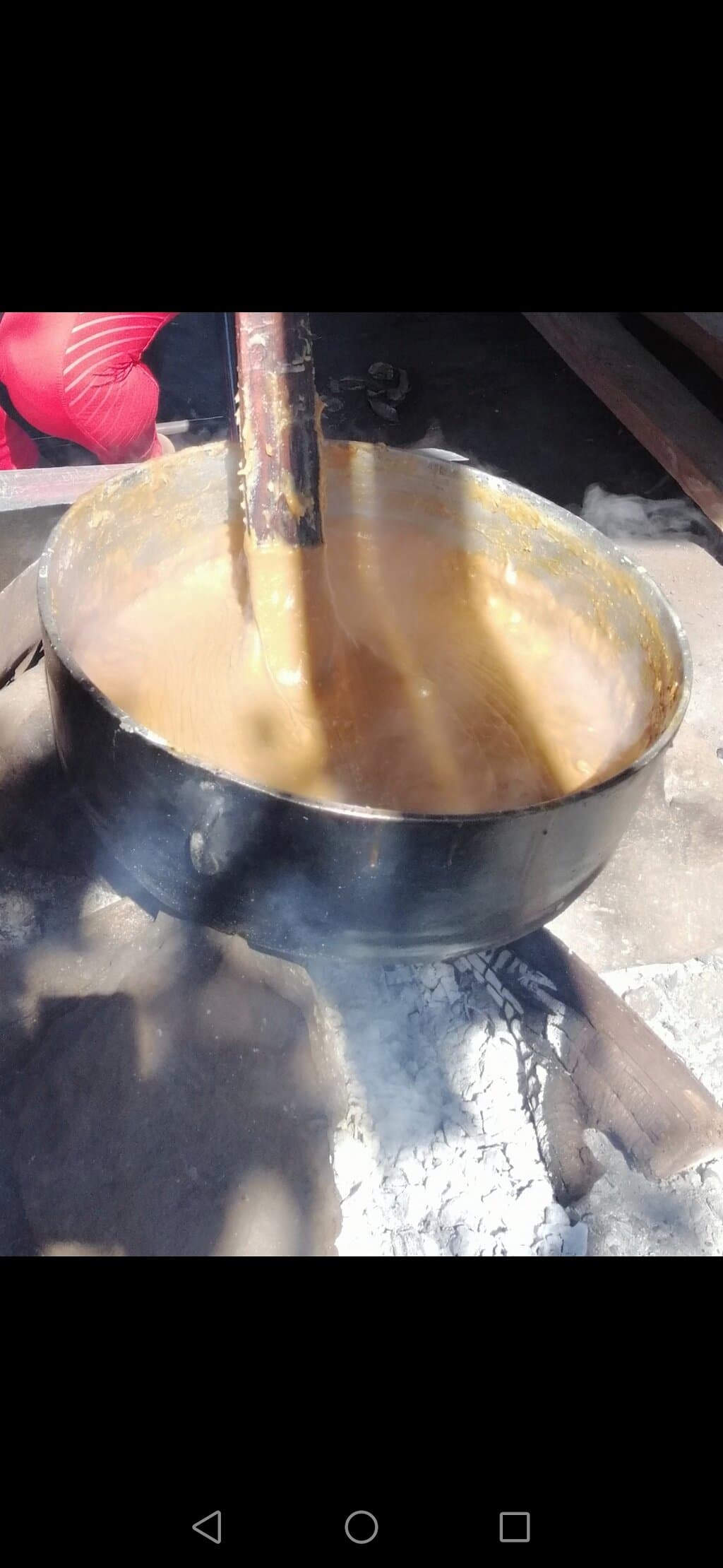 Excelente experiencia de preparar bienmesabe un tipico postre de la provincia chiricana utilizando ingredientes producidos en la finca como leche de vaca y miel de caña. 