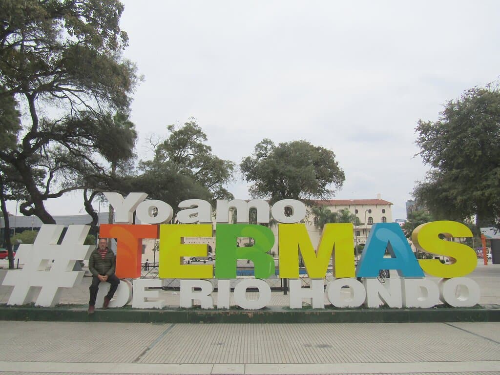 MI MARIDO EN LA PLAZA SAN MARTÍN