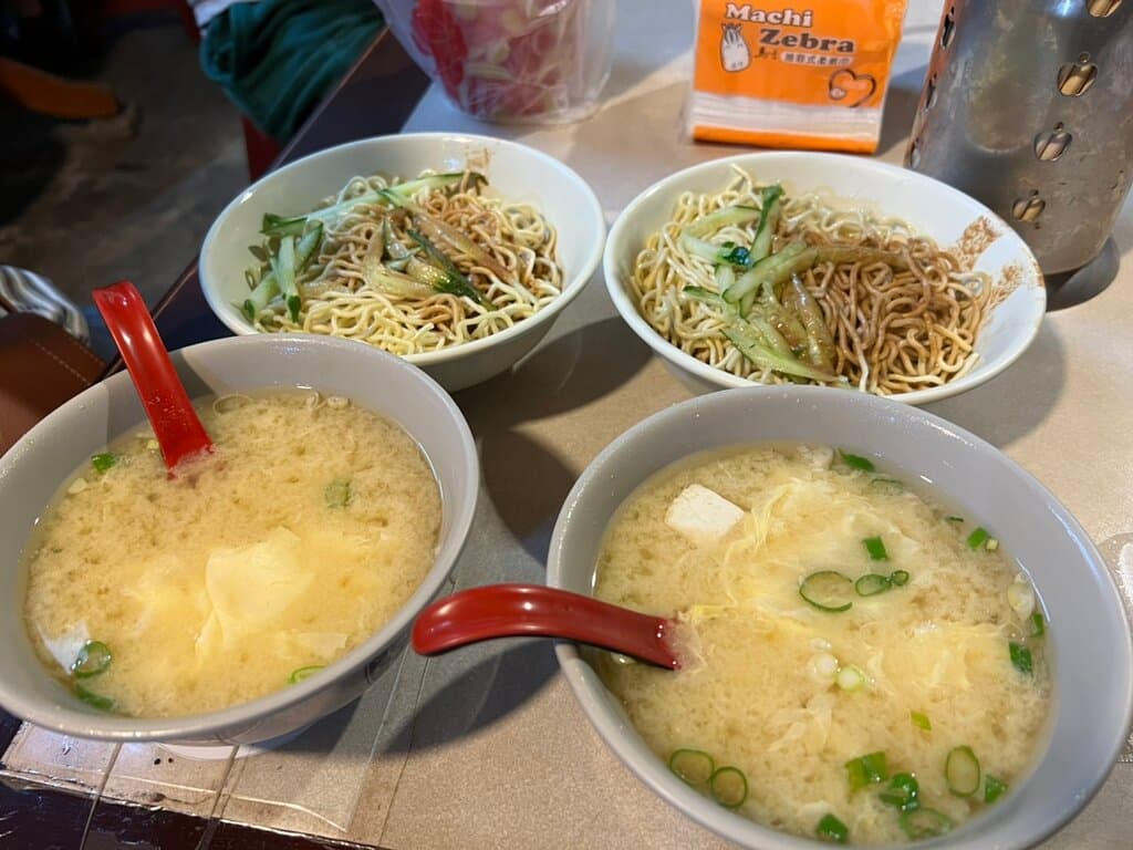 小份的涼麵及味增湯