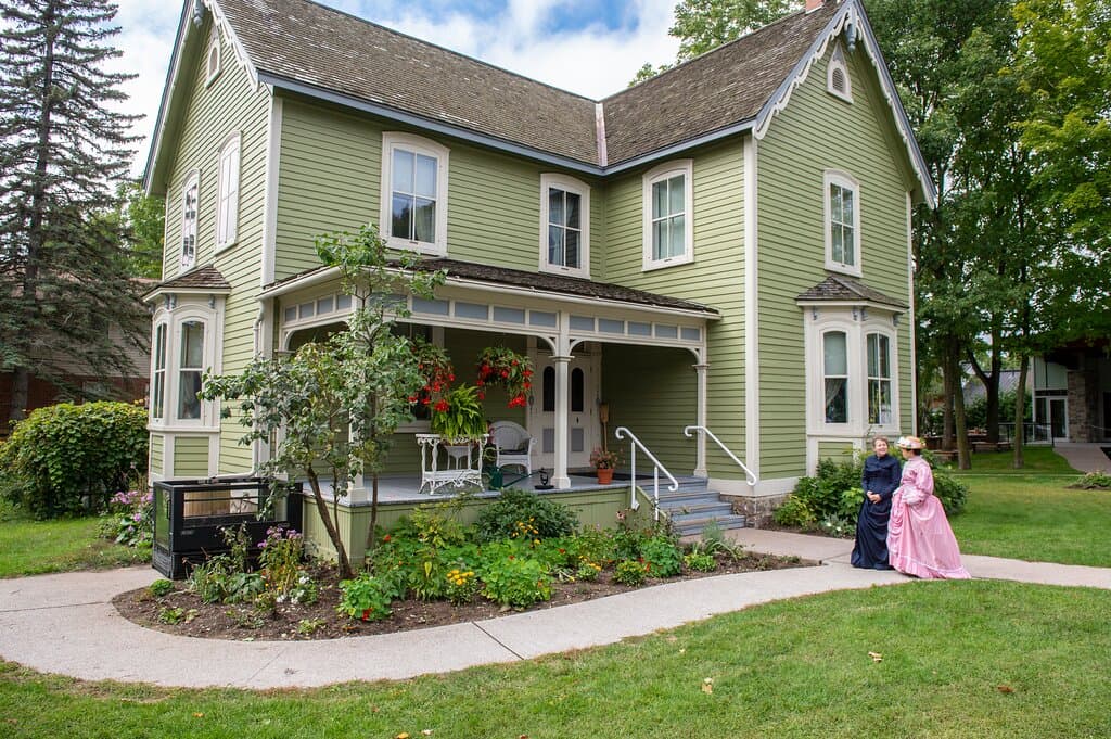 Welcome to the birthplace of an international hero. During the early 20th century, Dr. Norman Bethune became a medical pioneer, advocate for Canadaβs universal health care system and revered Chinese cultural icon. Take a tour of this charming Victorian-era home set on a manicured property alongside an informative Visitor Centre, and immerse in an incredible legacy of accomplishment that strengthens the bond between nations to this day.