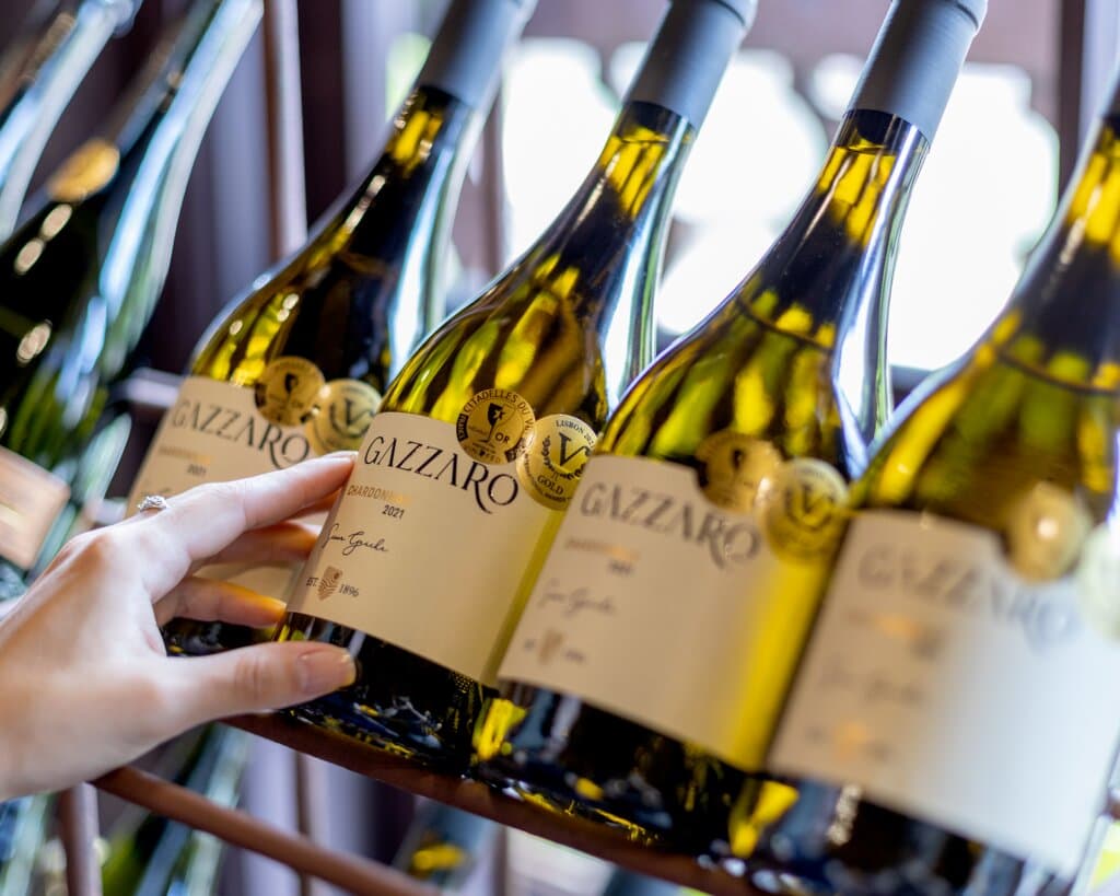 Vinho Fino branco seco Chardonnay, produto com premiações nacionais e internacionais.