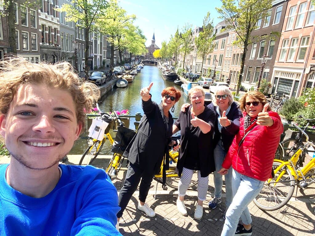 Tour the canals with our guide! Highlights of Amsterdam in two hours by bike, come by and enjoy stories about our city, Anne Frank huis, Rijksmuseum and more.
