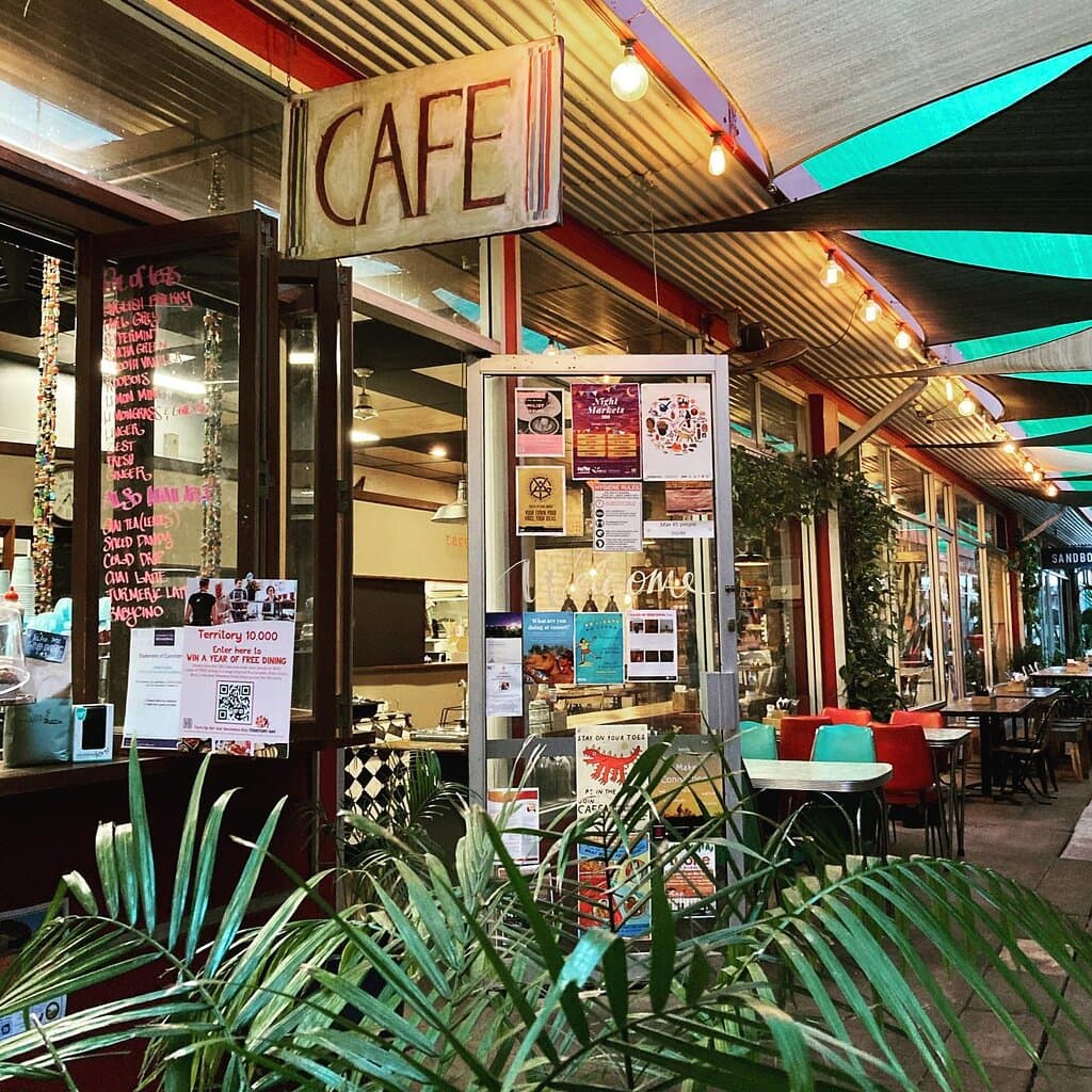 Page 27 Cafe