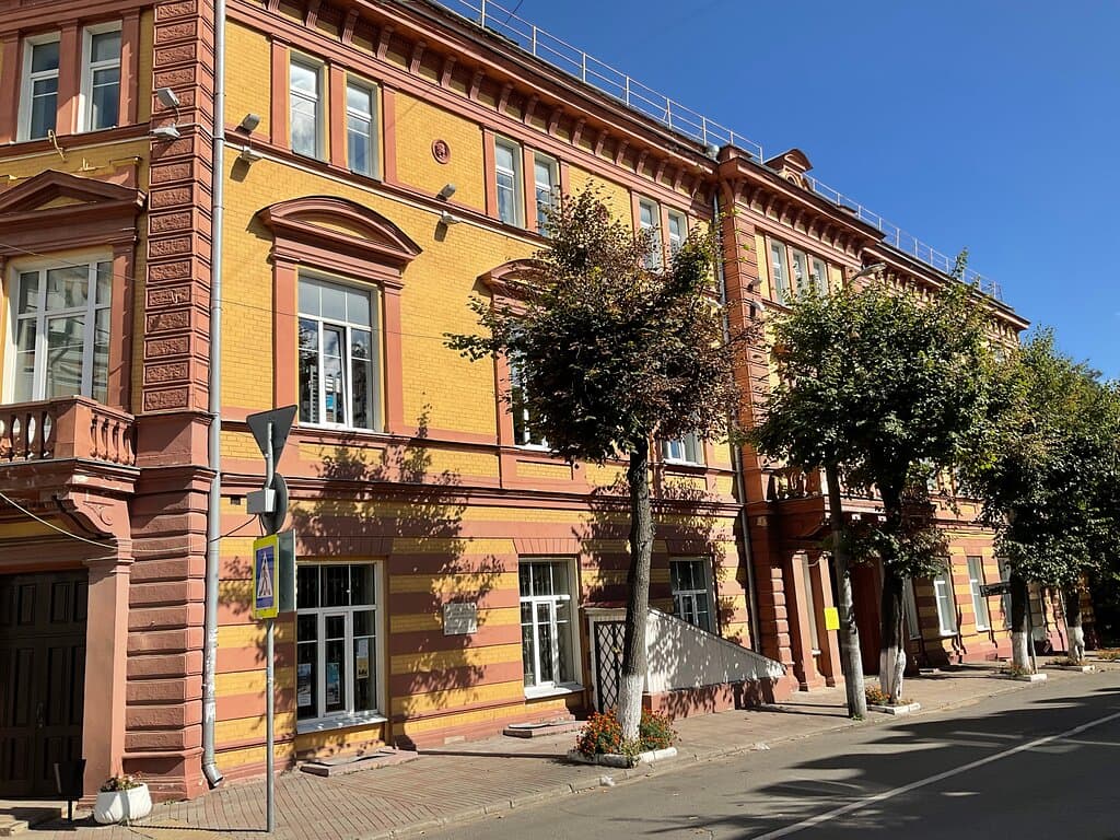 Фасад по ул. Ленина